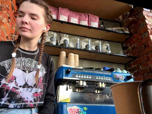 JoannGrater's BongaCams show and profile