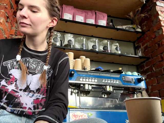 JoannGrater's BongaCams show and profile