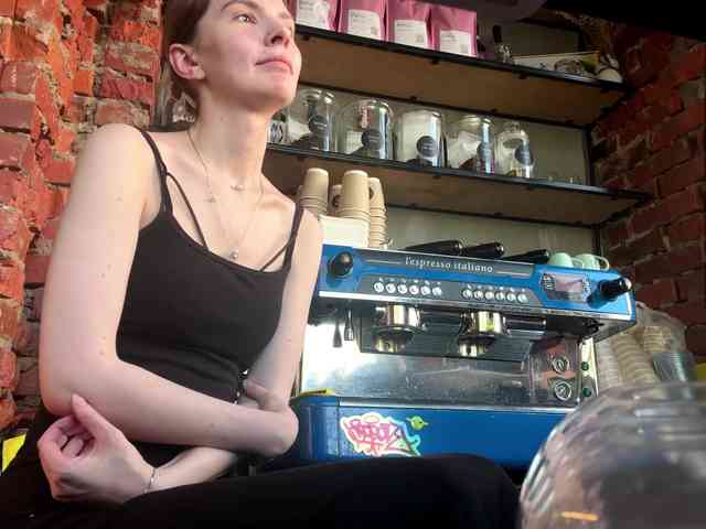 JoannGrater webcam