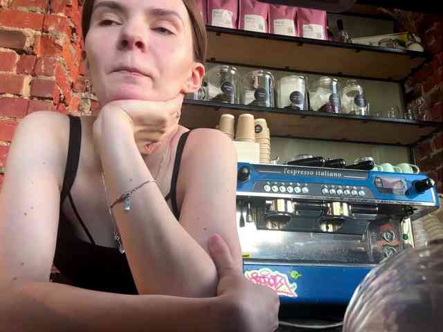 JoannGrater webcam
