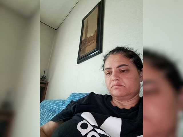 Cris810a's BongaCams show and profile