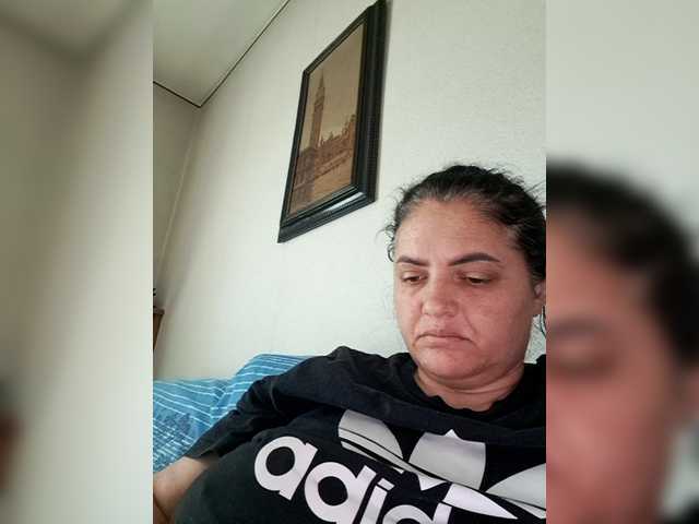 Cris810a's BongaCams show and profile