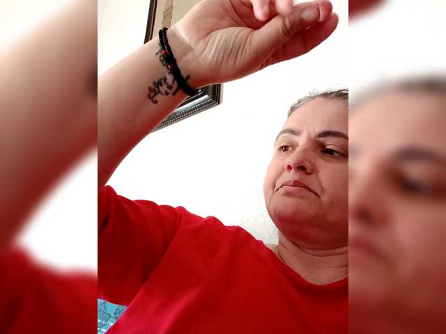 Cris810a's BongaCams show and profile