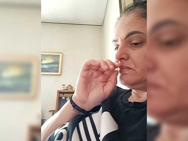 Cris810a's BongaCams show and profile