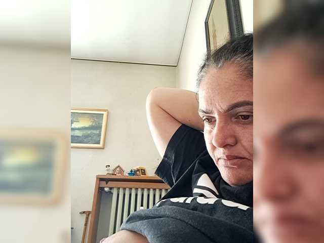 Cris810a's BongaCams show and profile