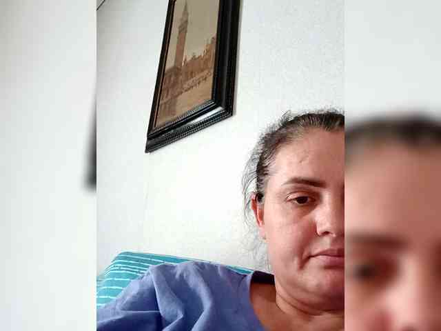 Cris810a Live Webcam on BongaCams