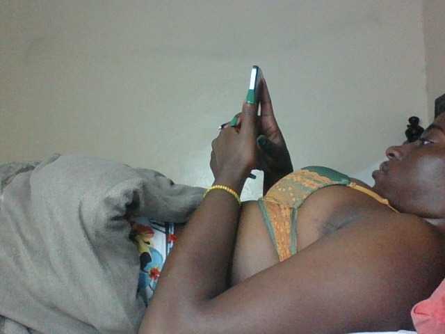 Slutybitch1 live cam on BongaCams