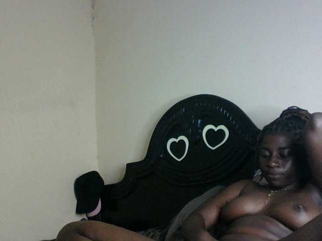 Slutybitch1 live cam on BongaCams
