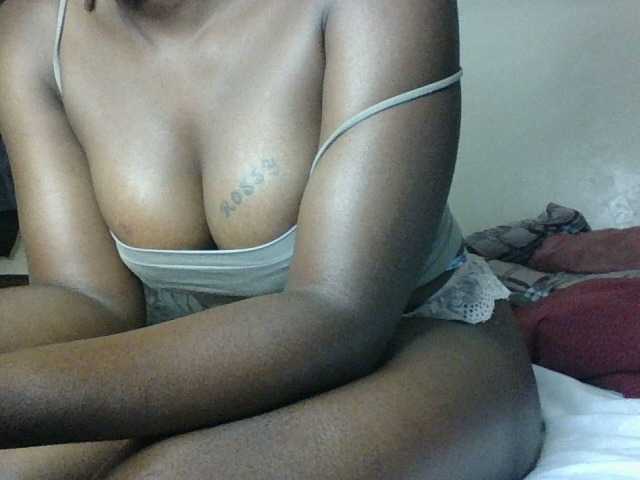 Slutybitch1 live cam on BongaCams