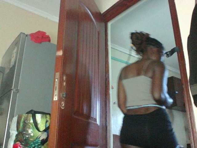 Slutybitch1 live cam on BongaCams
