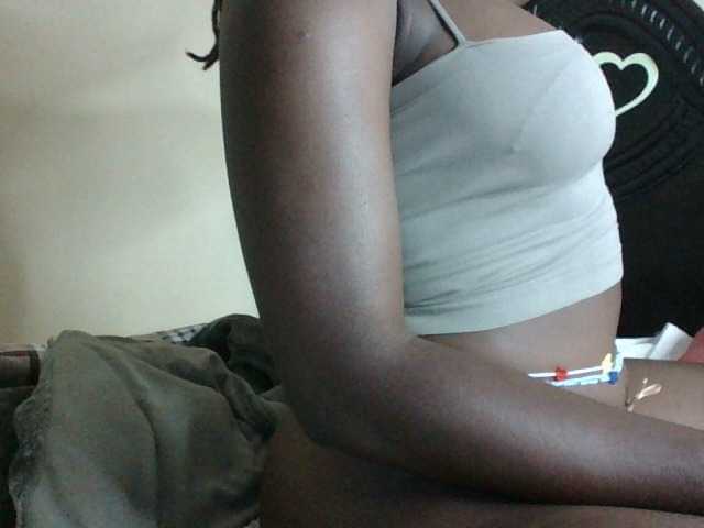 Slutybitch1 live cam on BongaCams