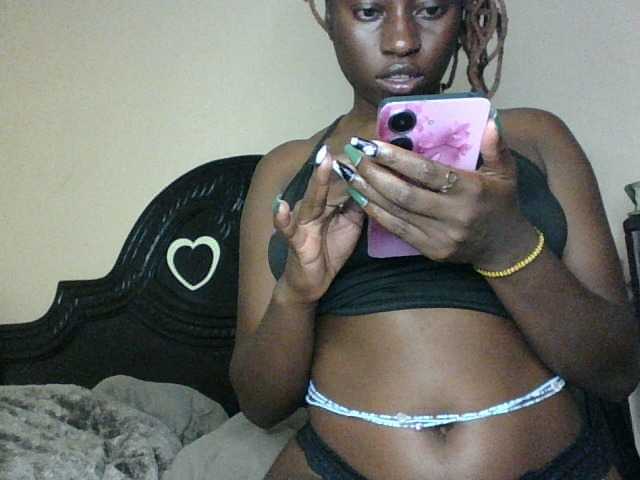 Slutybitch1 live cam on BongaCams