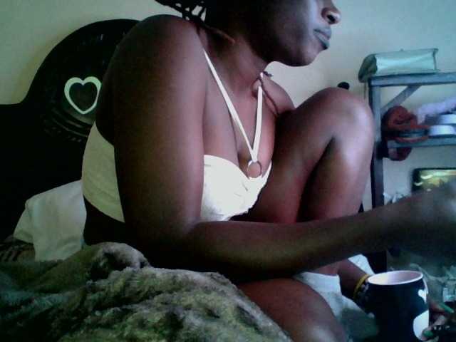 Slutybitch1 live cam on BongaCams