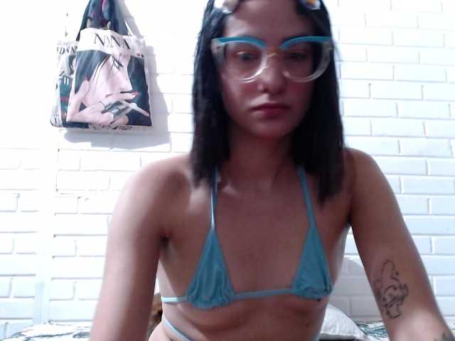crystalstonee1 live cam on BongaCams
