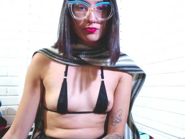 crystalstonee1 live cam on BongaCams