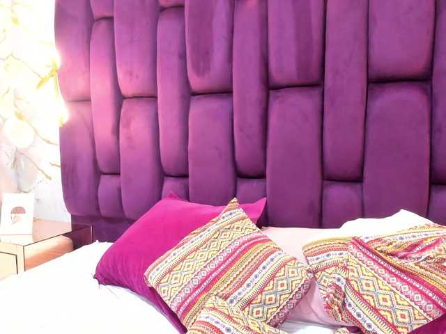crystalstonee1 live cam on BongaCams