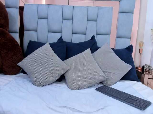 crystalstonee1 live cam on BongaCams