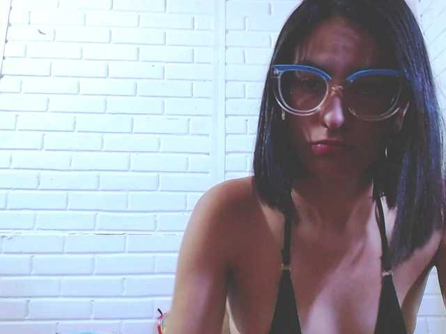 crystalstonee1 webcam bongacams model stream image