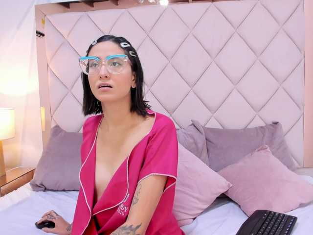 crystalstonee1 live cam on BongaCams