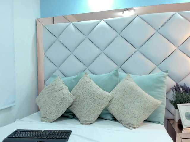 crystalstonee1 live cam on BongaCams
