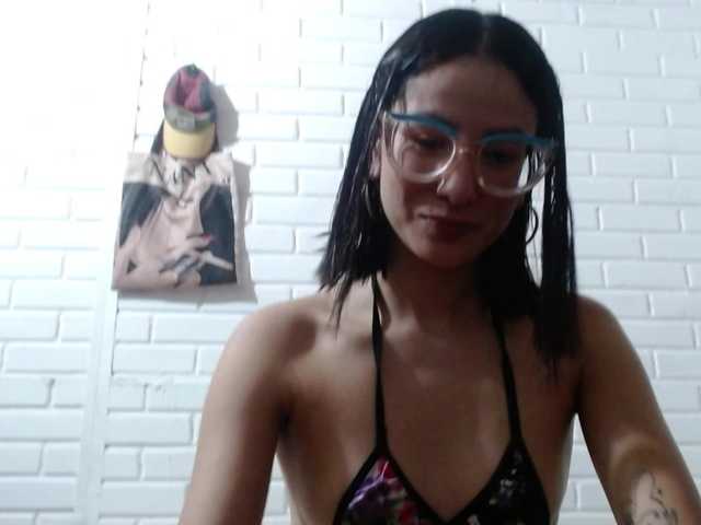 crystalstonee1 live cam on BongaCams