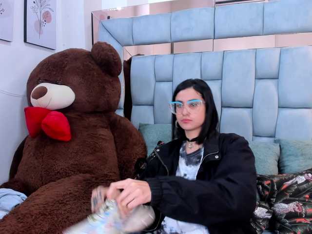 crystalstonee1 live cam on BongaCams