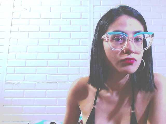 crystalstonee1 live cam on BongaCams
