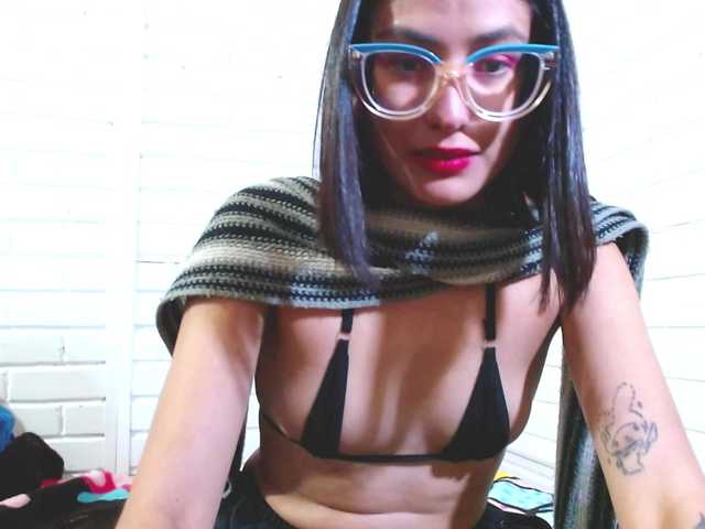 crystalstonee1 live cam on BongaCams