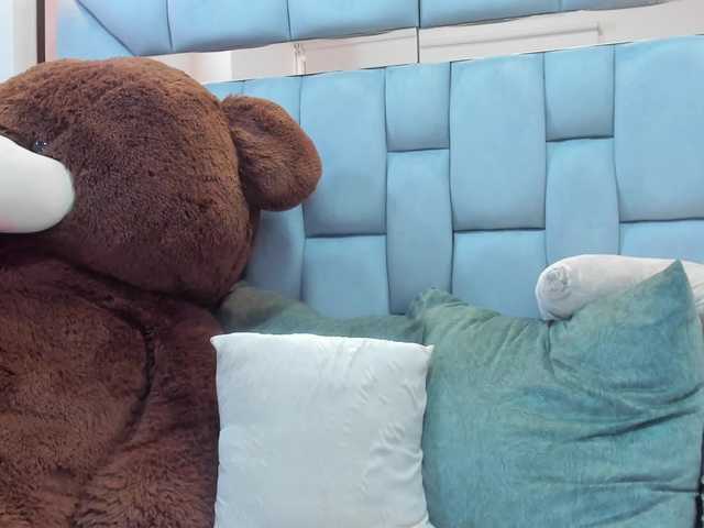 crystalstonee1 Live Cam and Statistics on UnifiedCams