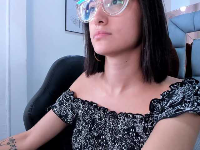 crystalstonee1 live cam on BongaCams