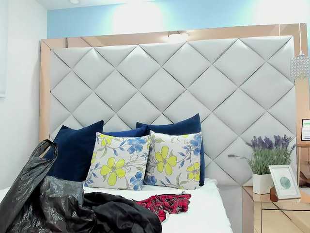 crystalstonee1's BongaCams show and profile