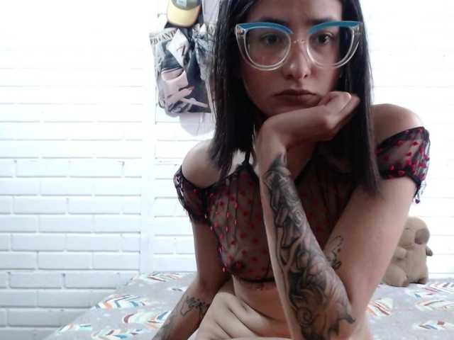 crystalstonee1 live cam on BongaCams