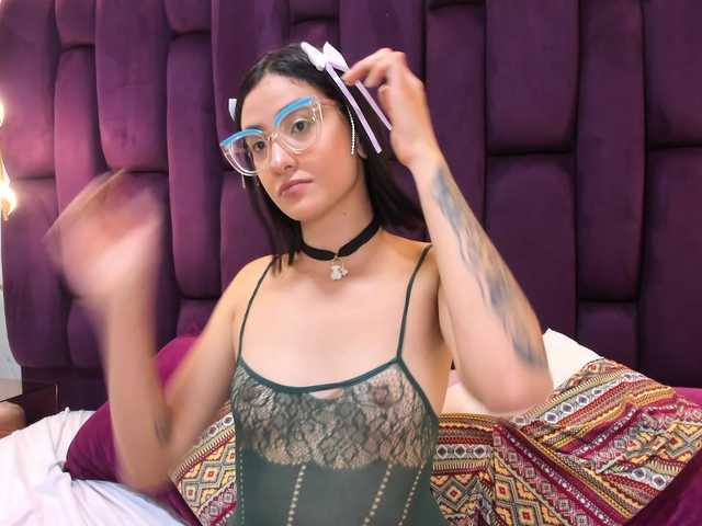 crystalstonee1 live cam on BongaCams