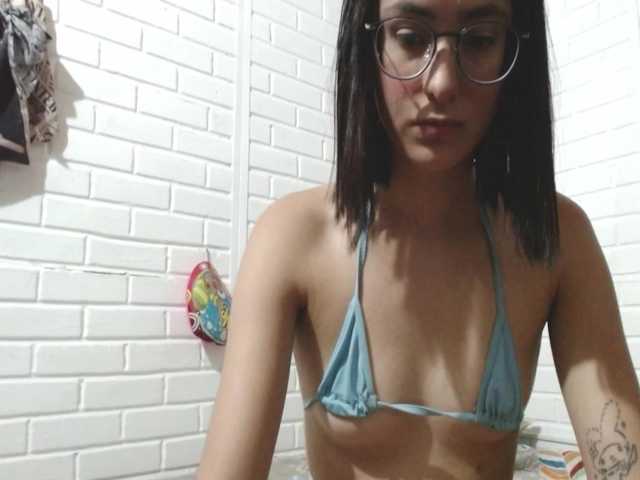 crystalstonee1 live cam on BongaCams