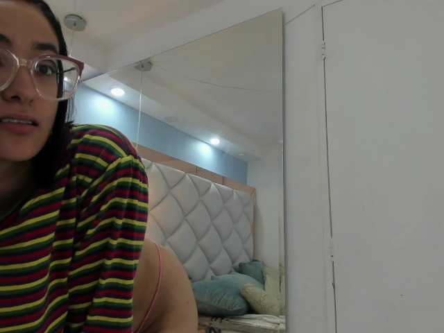 le modèle crystalstonee1 est en webcam porno dans un show sur le site bongacams, il possède les tags suivants: Latino/Hispanic,Brunette,Trimmed