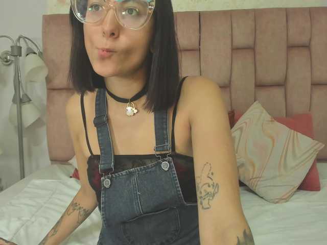 crystalstonee1 live cam on BongaCams