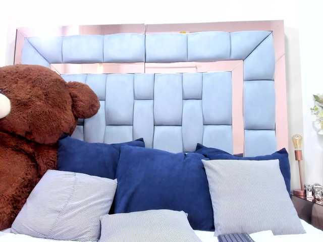 crystalstonee1 live cam on BongaCams