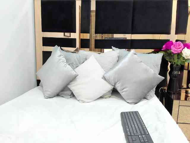crystalstonee1 webcam