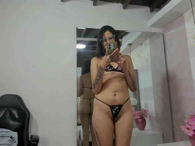 crystalstonee1 webcam