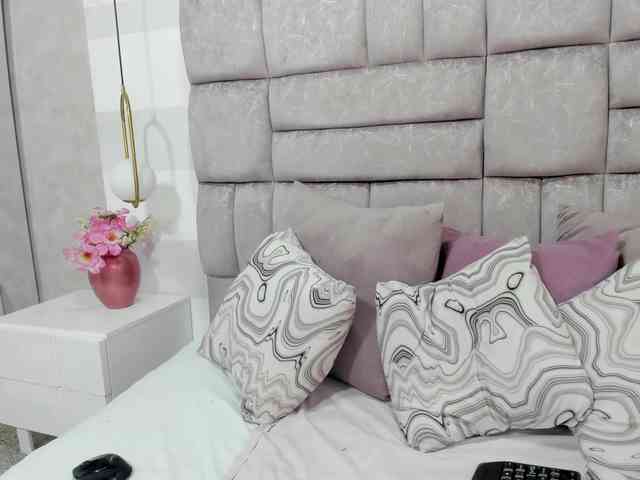 crystalstonee1 webcam
