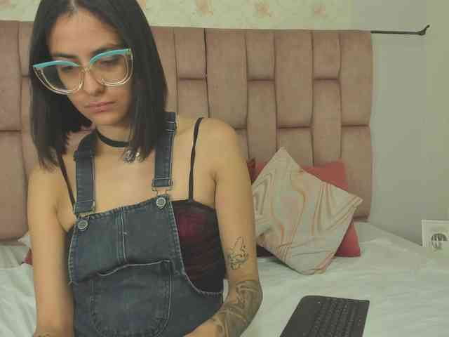 crystalstonee1 webcam