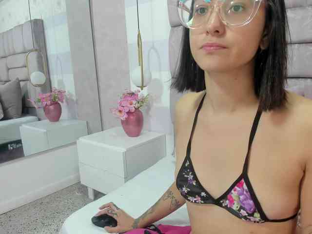 crystalstonee1 webcam