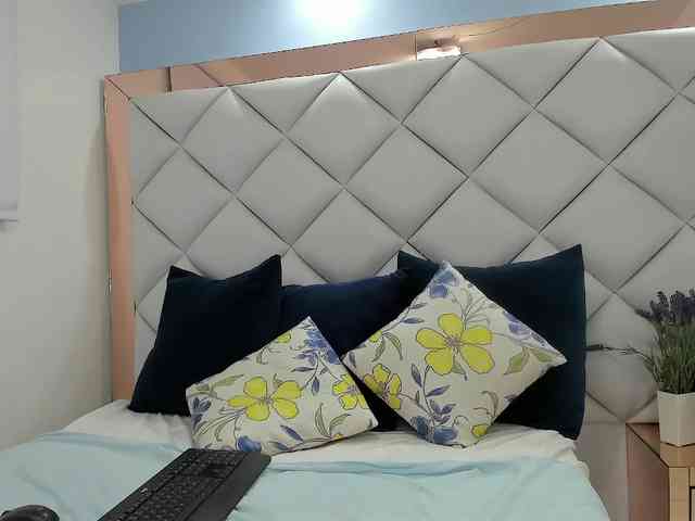 crystalstonee1 webcam