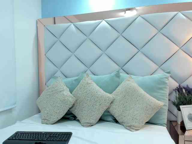 crystalstonee1 webcam