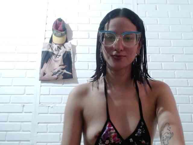 crystalstonee1 webcam