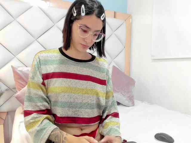 crystalstonee1 webcam