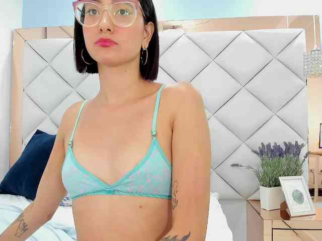 crystalstonee1 webcam