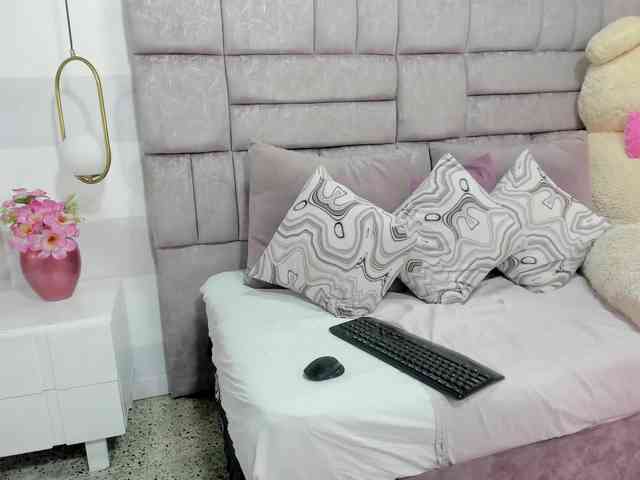 crystalstonee1 webcam