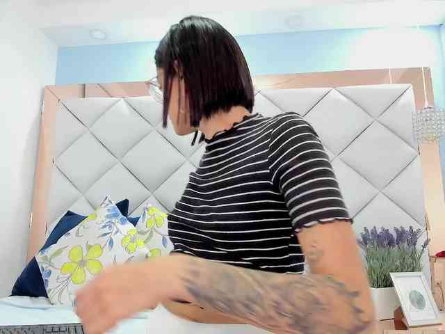 crystalstonee1 webcam