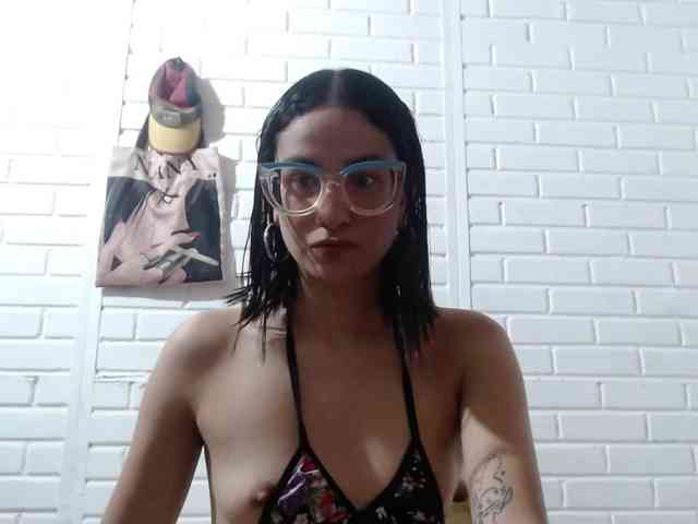 crystalstonee1 webcam